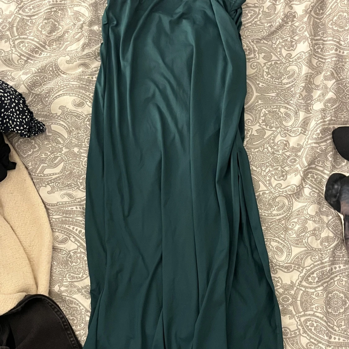 Mörkgrön långkjol med slits