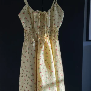 Klänning - Använd 1 gång!