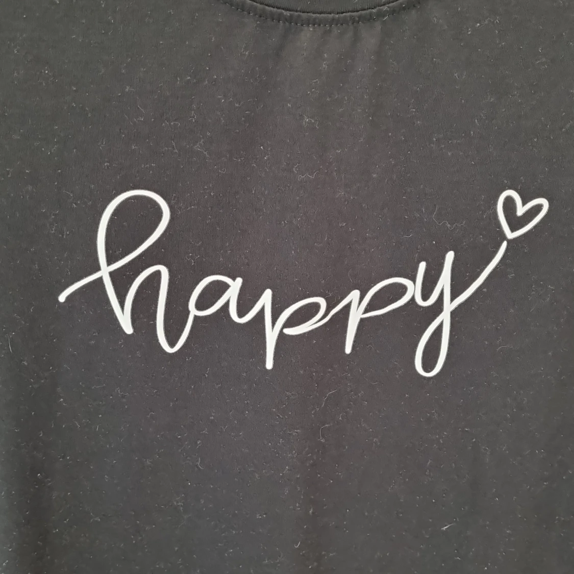 Svart t-shirt med happy-tryck  - 2