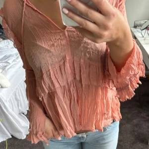 Zara blus - Söt blus från Zara som är använd fåtal gånger så i mycket bra skick 