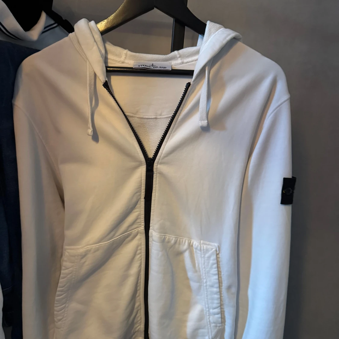 Vit zip-hoodie från Stone Island
