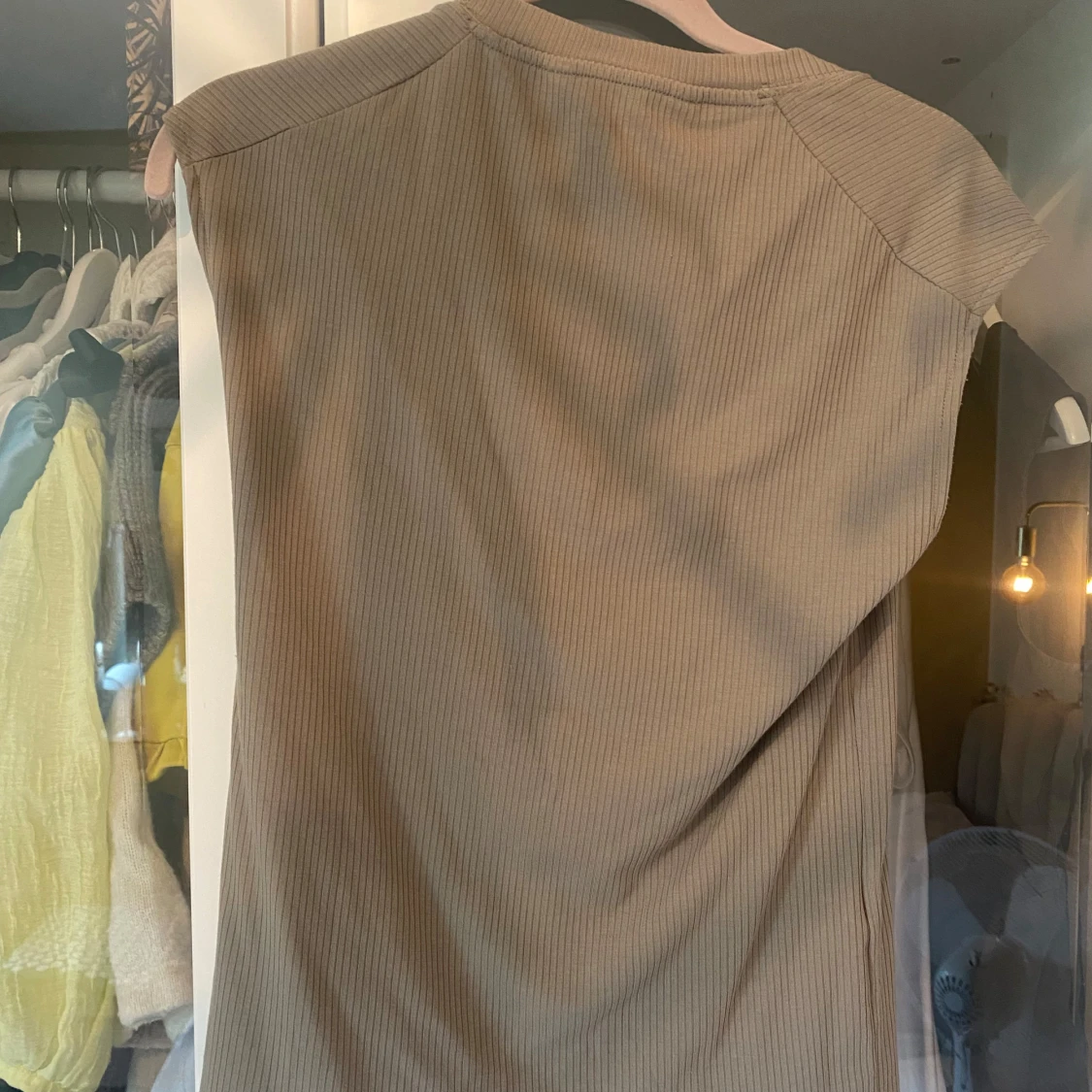 Kakigrön u-ringad topp Mango - 2