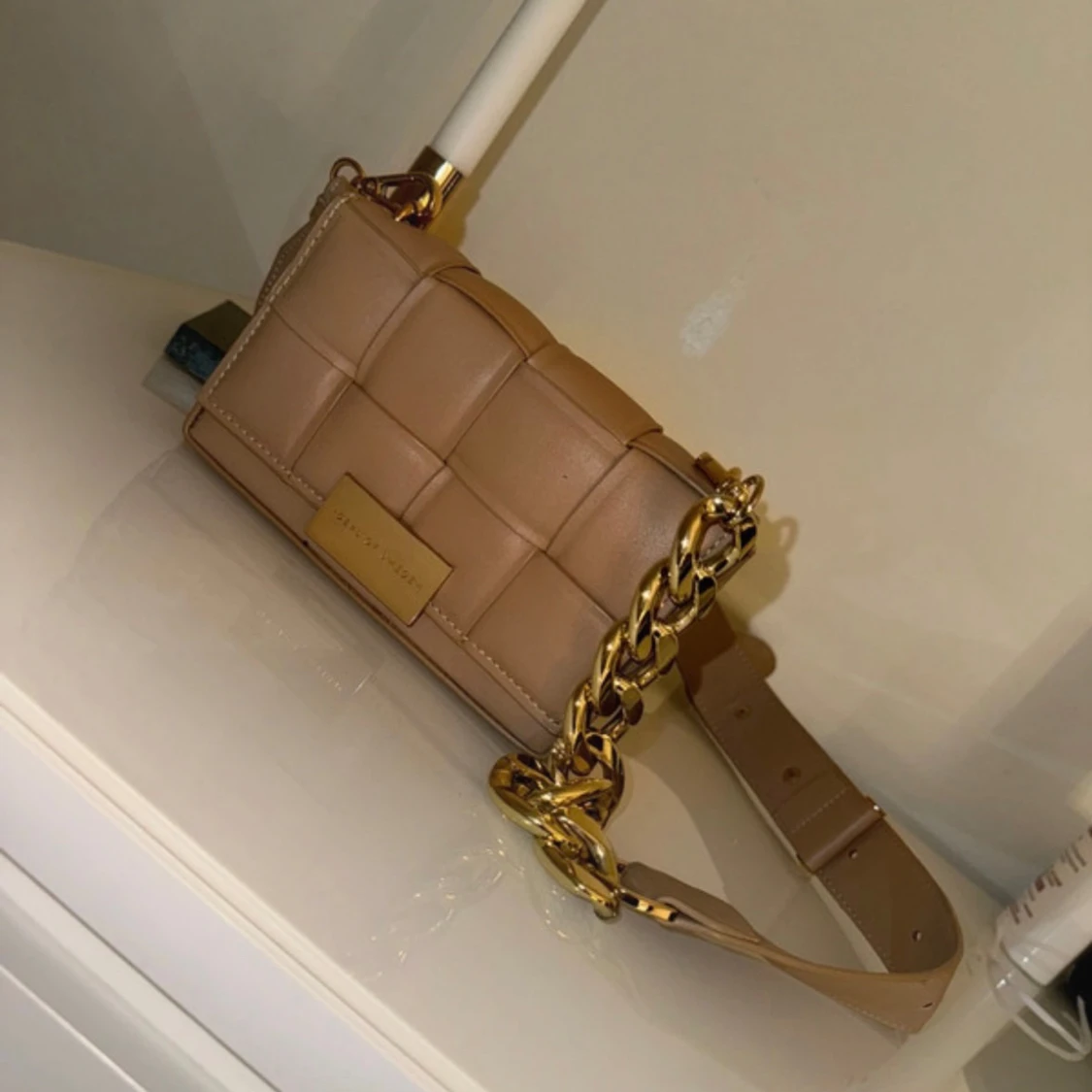 Beige quiltad axelväska från Steve Madden