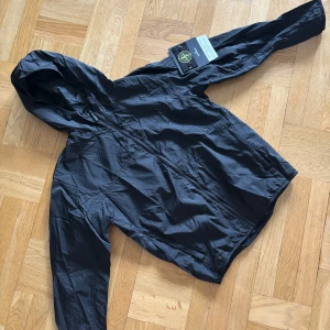 Tank Shield Ghost Jacka - Snygg tunn S.I  jacka, jätte lätt och skön, perfekt för sommar/regn dagar. Storlek är Small men kan oxå användas för storlek M som lite tajtare stil.  För mer bilder skicka bara DM. 