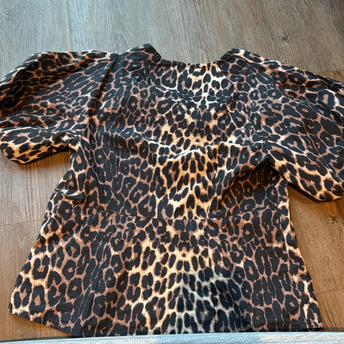 Leopardmönstrad blus från Neo Noir - 2