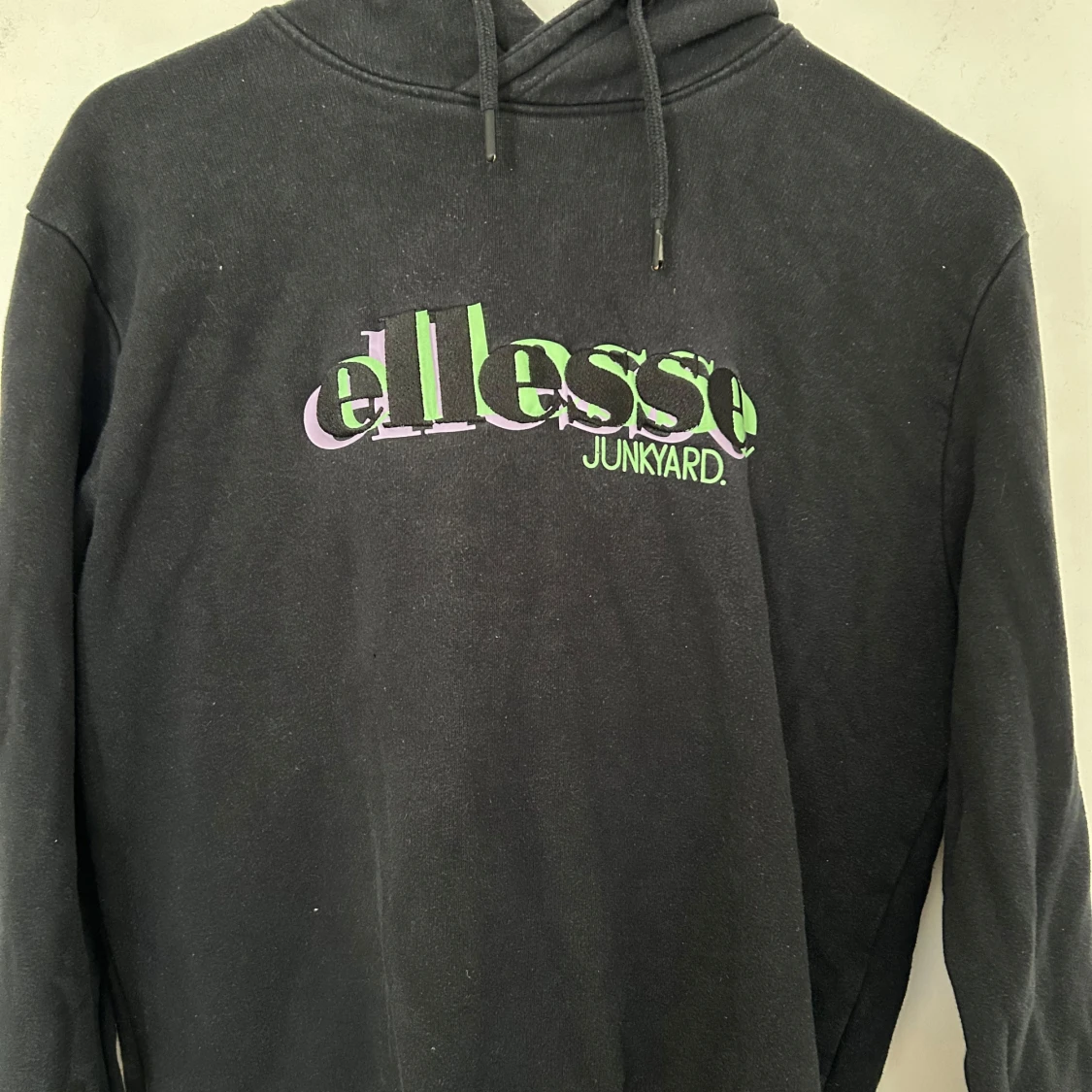 Svart hoodie från Ellesse Junkyard M