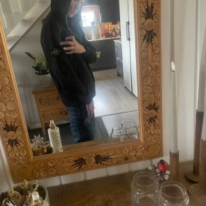 Stone island jacka  - Säljer min stone island jacka för då den inte passar mig den är i väldigt fint skicka säljes för 2500kr nypris 7699kr👍 storlek s 