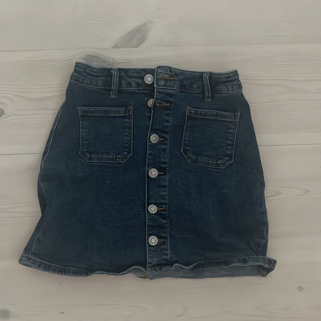 Mörkblå jeanskjol från H&M