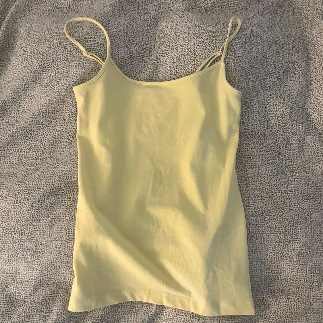 Ljusgul linnetopp från Amisu