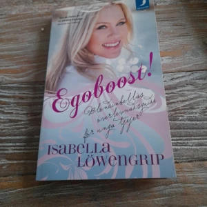 Egoboost! Blondinbellas överlevnadsguide för unga tjejer - En personlig och peppande handbok för tonårstjejer, fylld med tips om vänskap, självkänsla och att våga vara sig själv. Perfekt för dig som vill ha inspiration och stöd i vardagen, skriven av en av Sveriges mest kända bloggare.