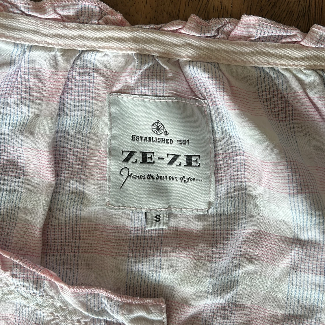 Rutig blus med snörning från ZE-ZE - 2