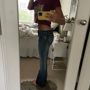 Bootcut jeans från Rock & Republic - Fina jeans som jag använt fåtal gånger! Skulle säga att jeansen har bra längd men kanske lite korta för mig som är 170! 