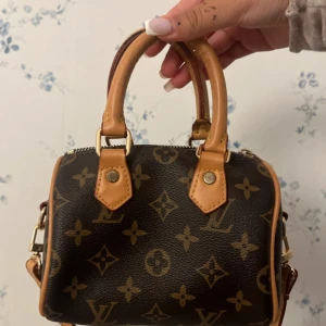 Handväska - vääärldens finaste väska, kom privat ifall du har lilla minsta fråga 💕😇