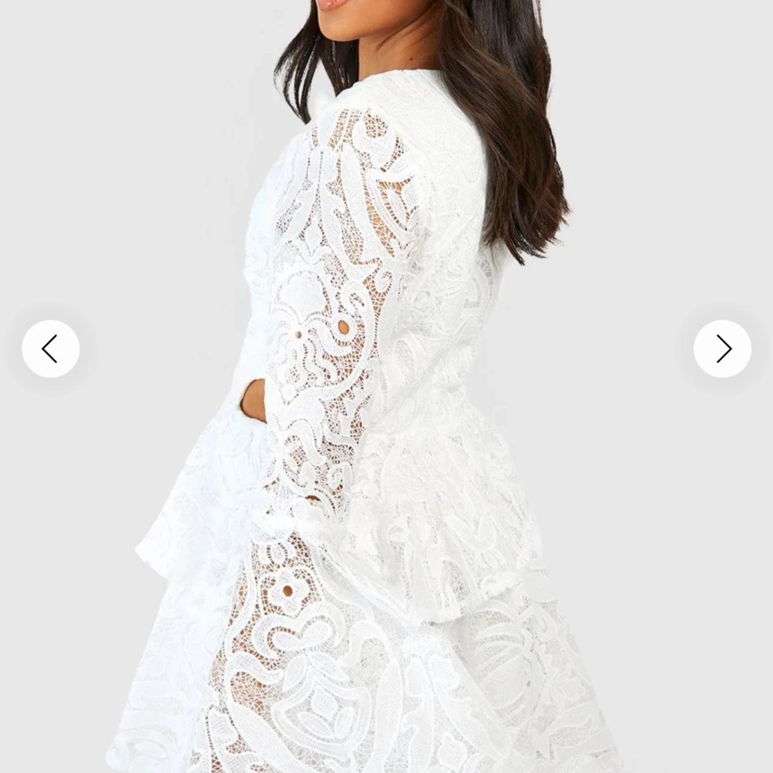 Vit spetsklänning med volang - 2