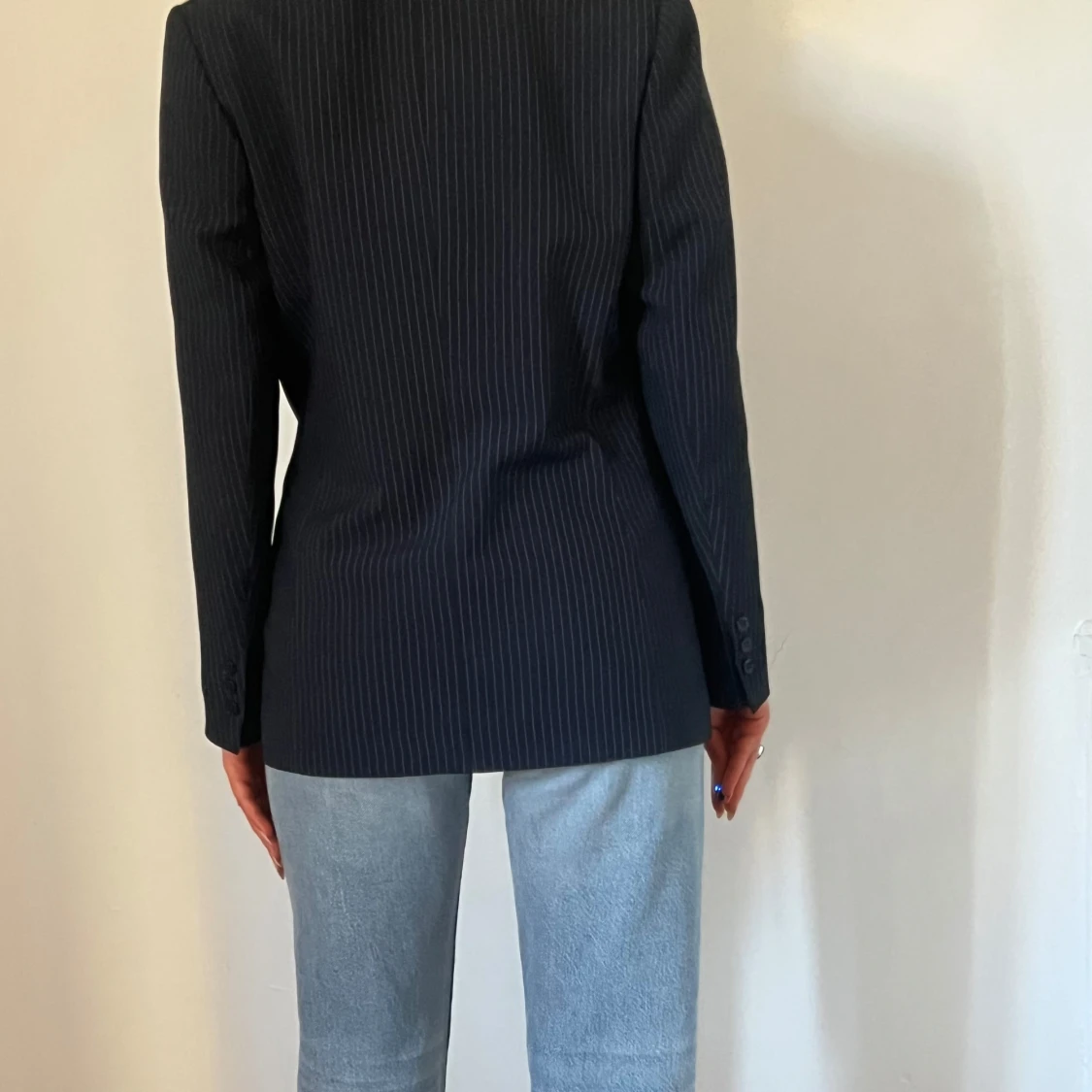 Mörkblå randig kavaj med knappar - 2