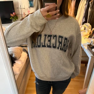 Grå tjocktröja grön H&M - Inga defekter💘💘