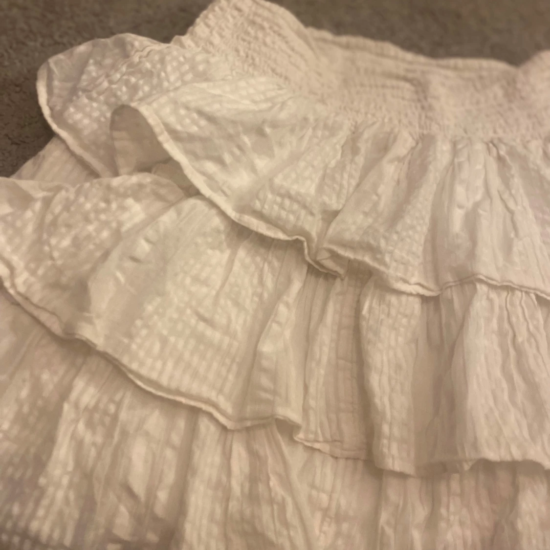 Vit volangkjol med resårmidja - 1