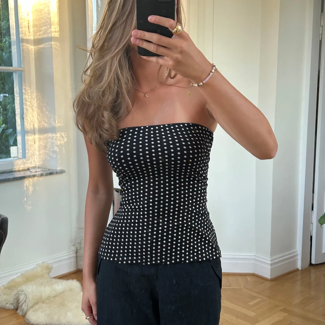 Svart prickig tubtopp med öppen rygg - 1