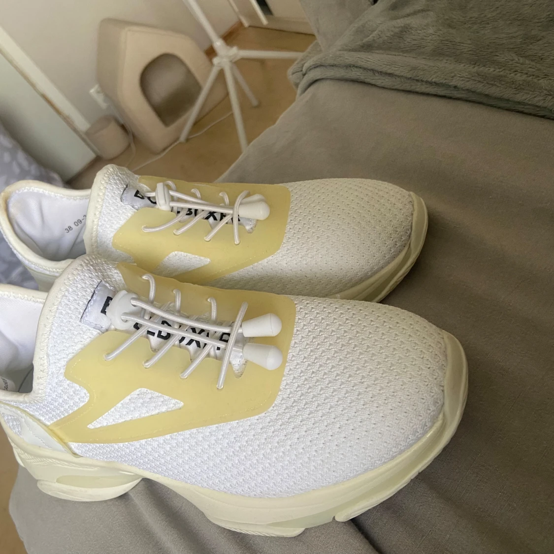 Vita sneakers från dinsko  - 1