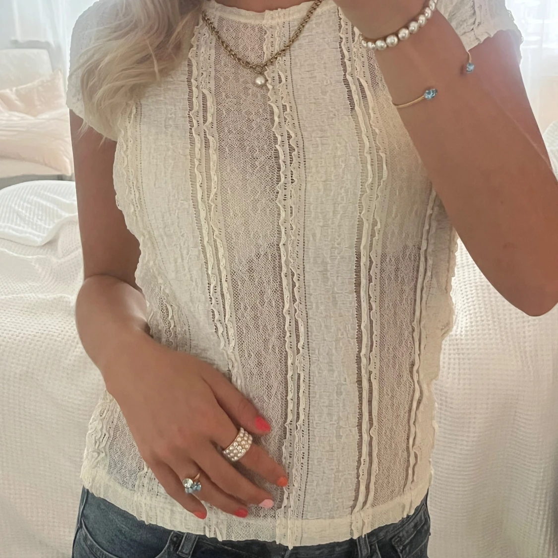 Vit spetsblus med kort ärm - 2