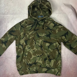 Ralph lauren hoodie -  Mycket fint skick | Size L | fraktar spårbart inom 24 timmar | för att köpa klicka ”köp nu” | vid frågor eller funderingar skriv en meddelande |