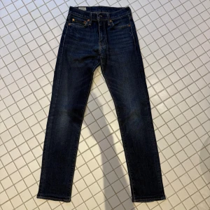 Levis 511 i storlek 2932 - Ett par jeans från Levis i storlek 2932 i fint skick.   Nypris: 1349 kr Mitt pris: 500 kr