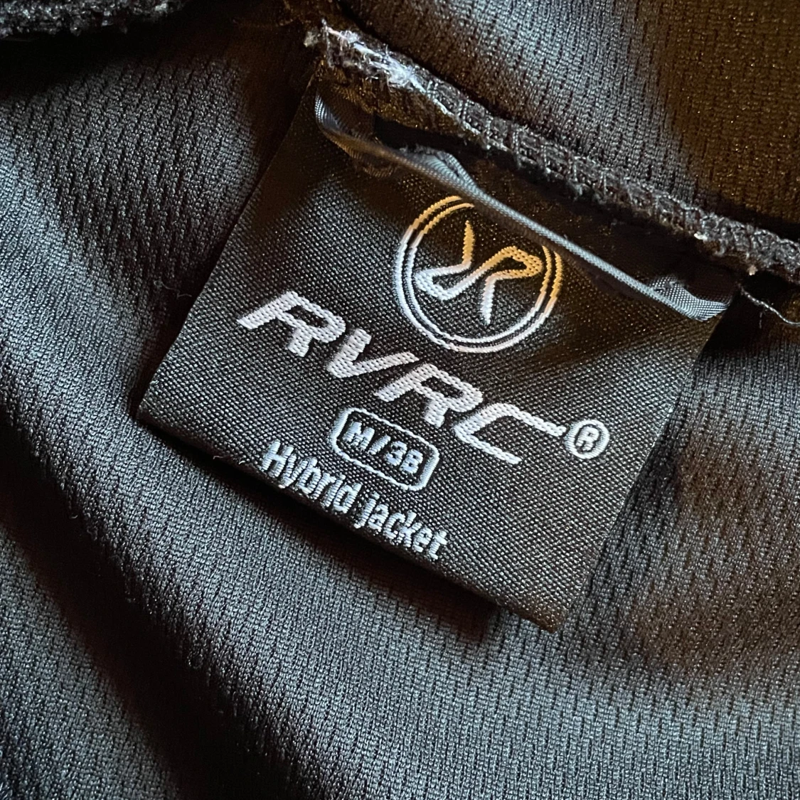 Svart hybridjacka från RVRC med huva - 1