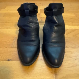 Svarta stövletter från Bianco i storlek 38 - Svarta stövletter från Bianco i storlek 38