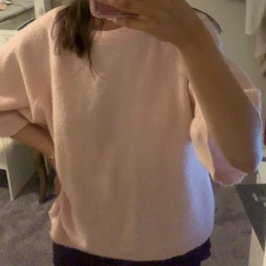 Ljusrosa stickad t-shirt - Supermjuk ljusrosa stickad T-shirt 🩷