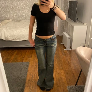 Lågmidjade jeans - Snygga blå vinted jeans, passar S/36💕