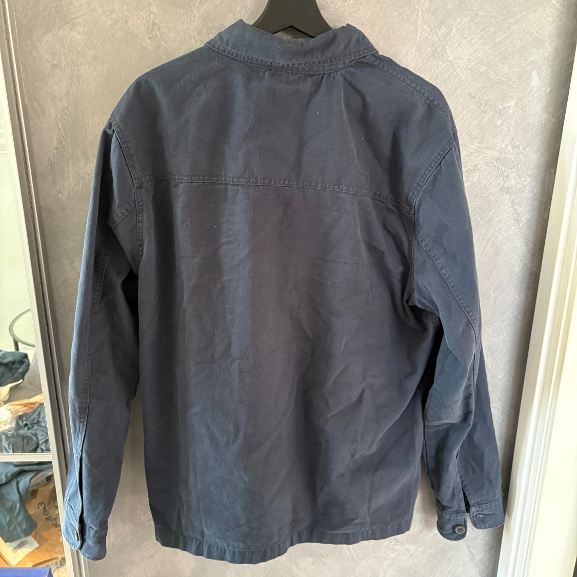 Mörkblå overshirt med fickor - 1