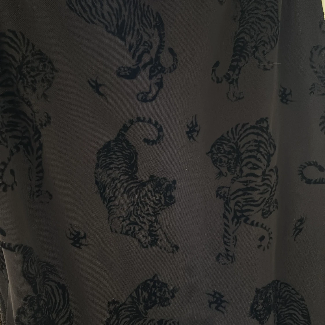 Svart klänning med tigerprint H&M Divided - 1