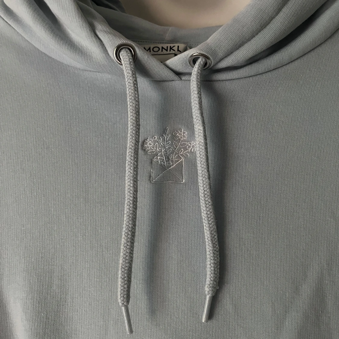 Ljusblå hoodie från Monki - 3