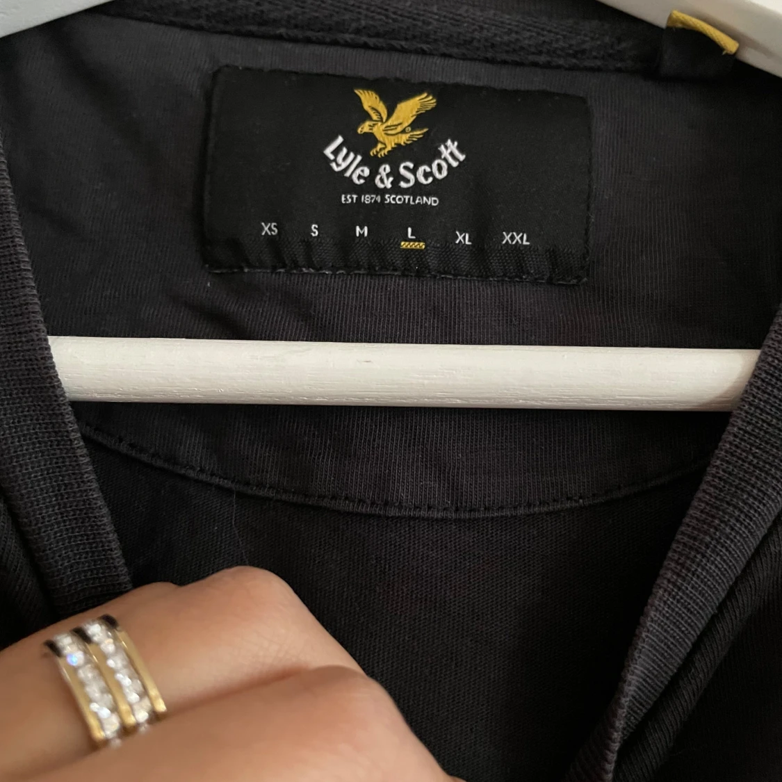 Svart t-shirt från Lyle & Scott - 2