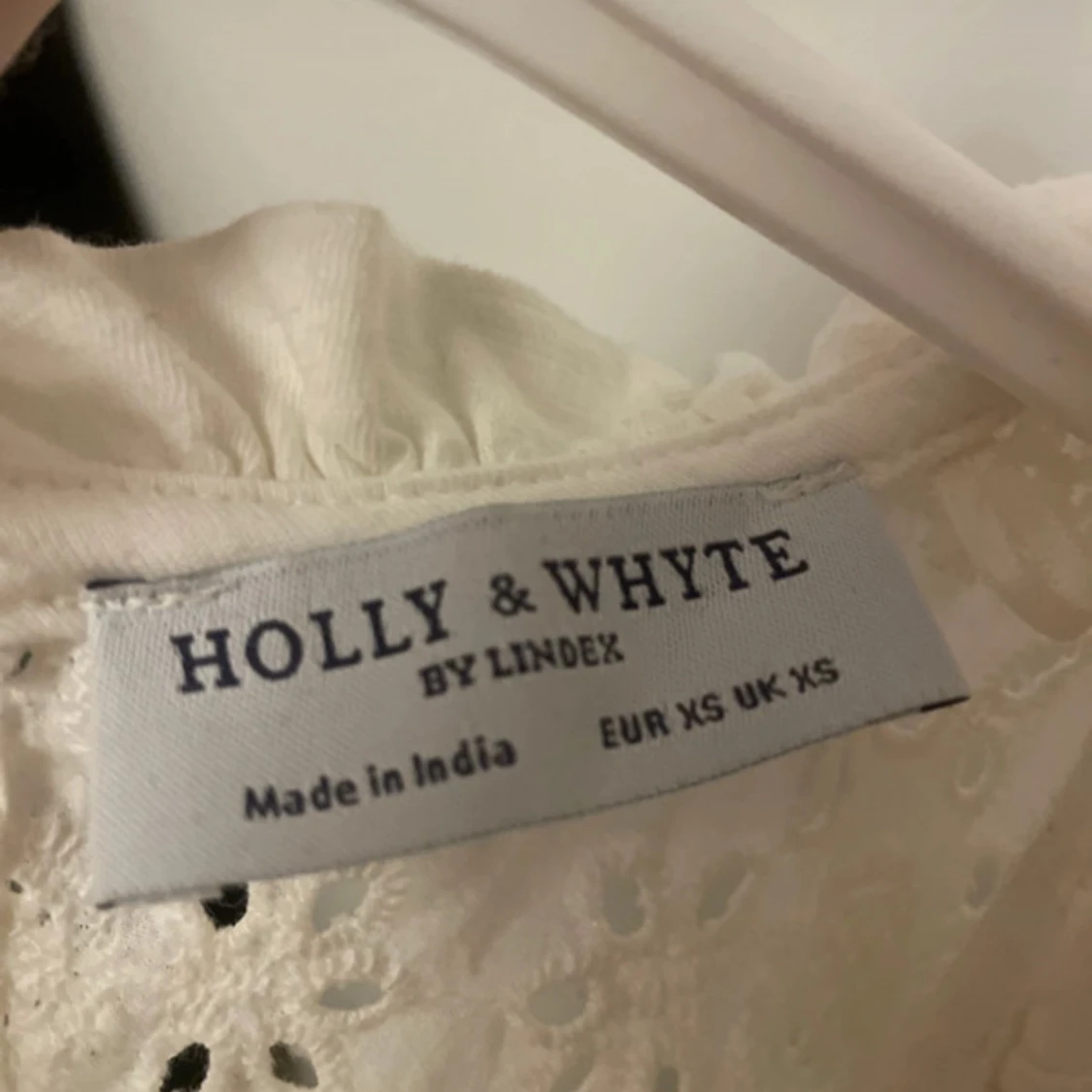 Vit blus med spets från Holly & Whyte - 2