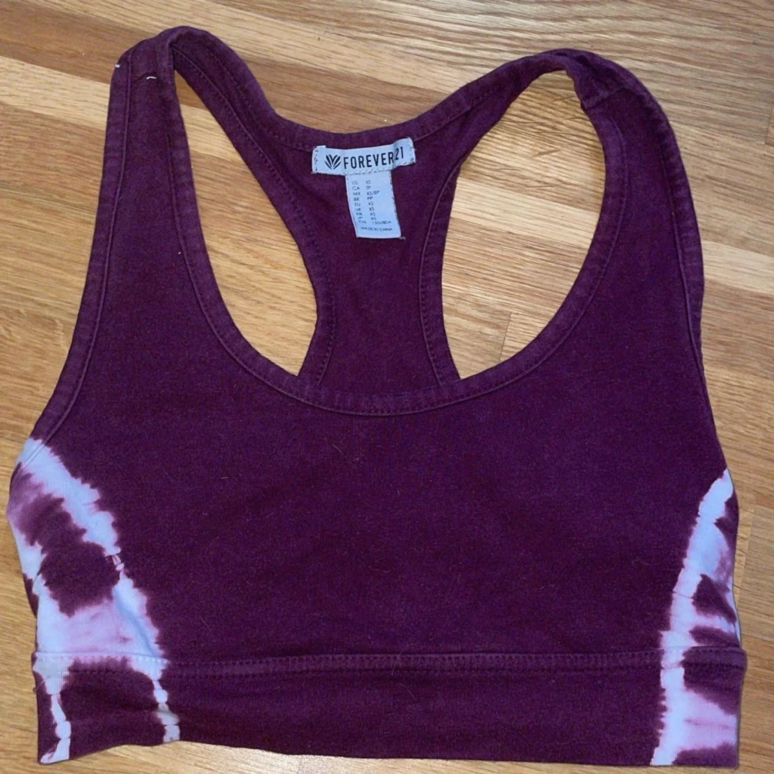 Vinröd/lila linnetopp från Forever 21