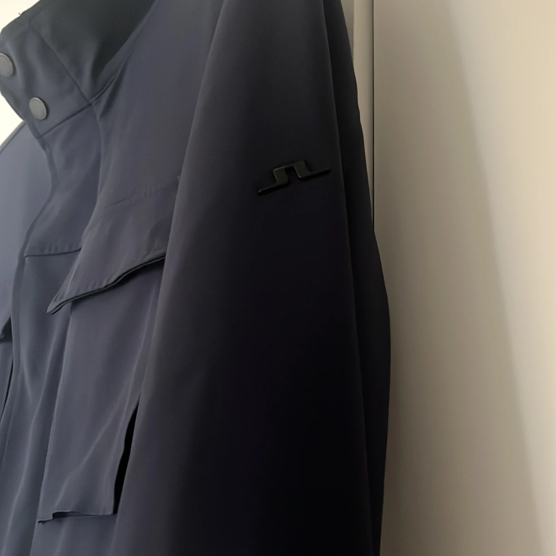 Navy rock från J.Lindeberg