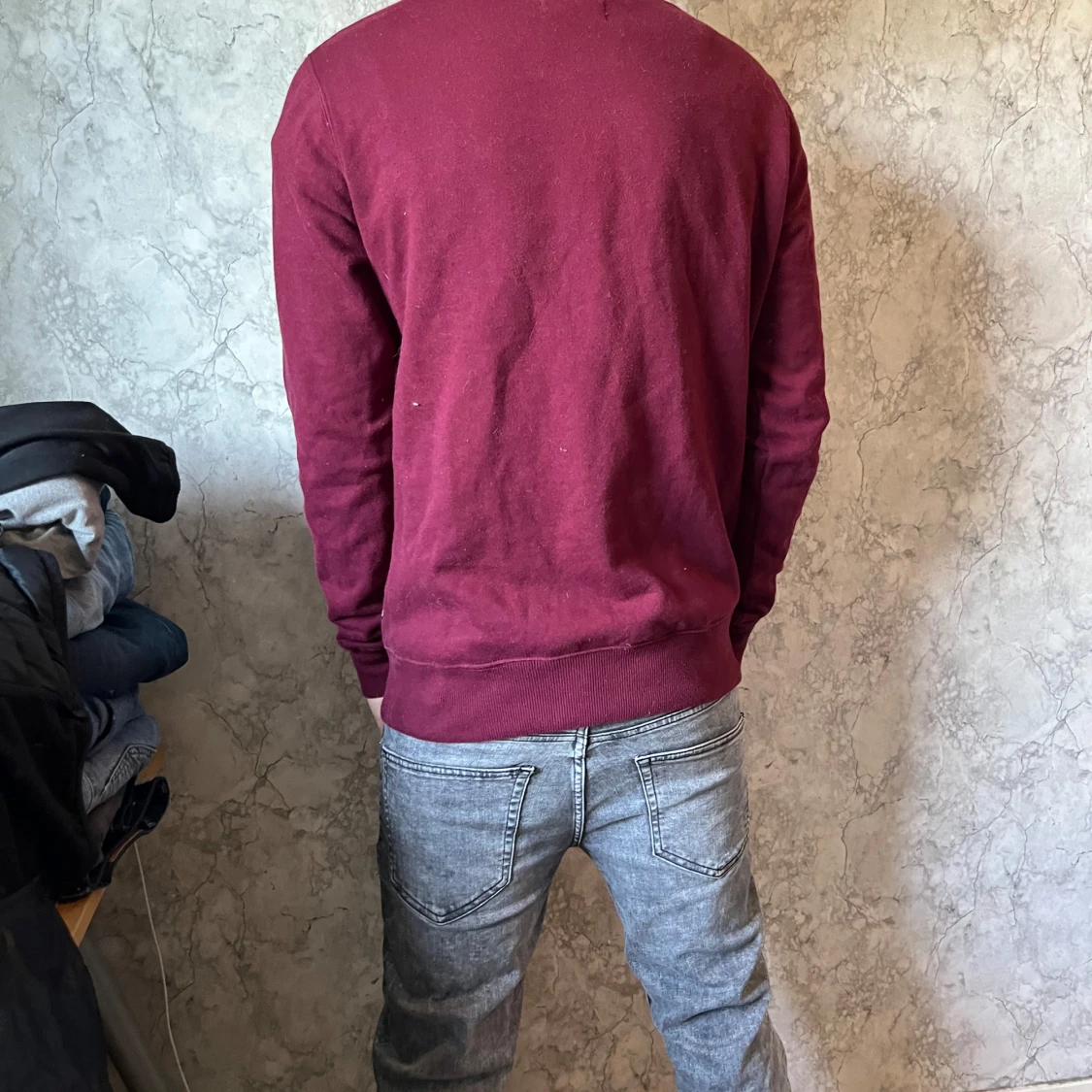 Vinröd sweatshirt från SQRTN Company - 1