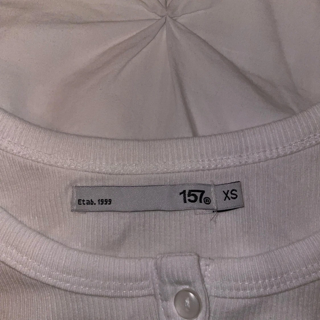 Vit ribbad linnetopp från lager 157  - 1