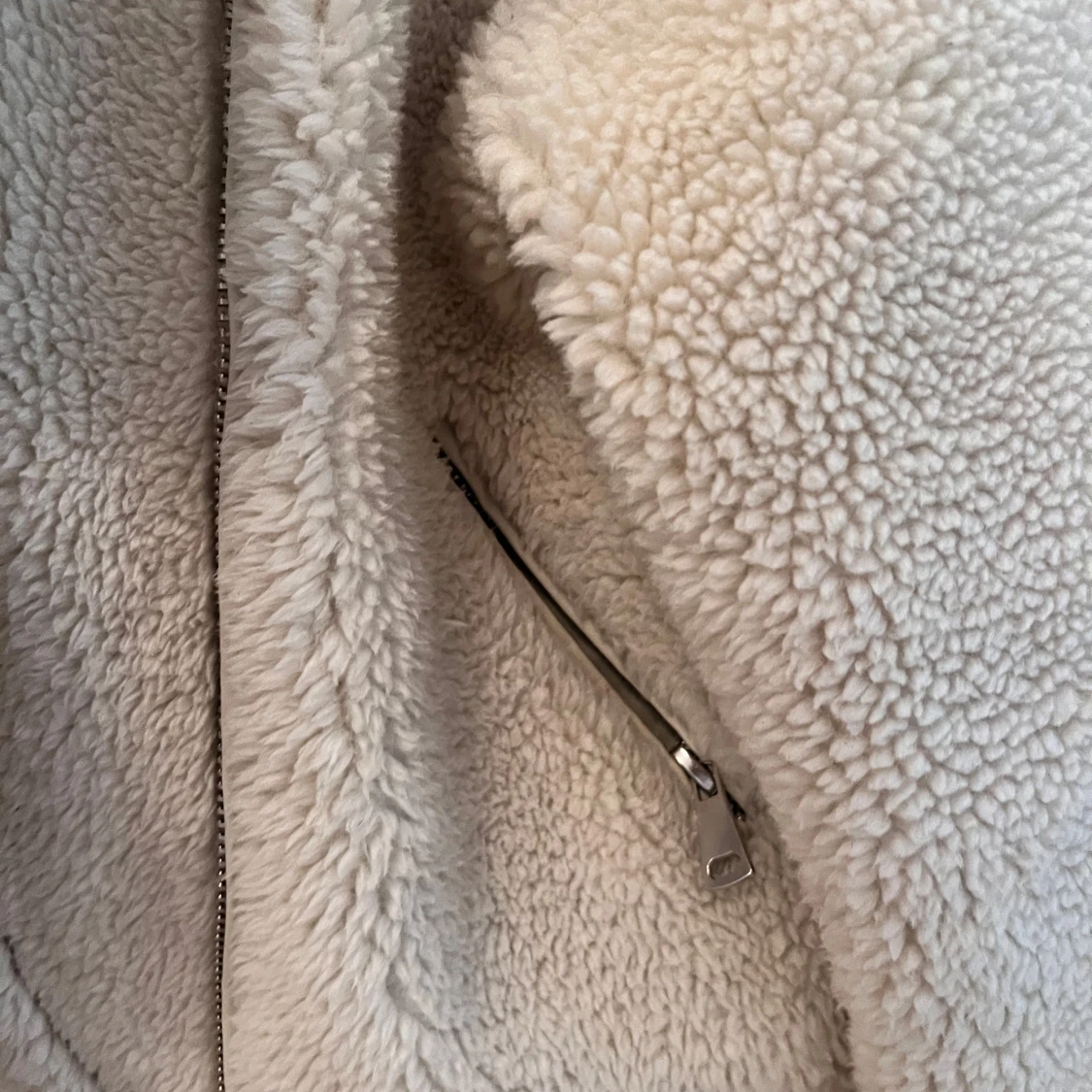 Beige teddyjacka från NA-KD - 2