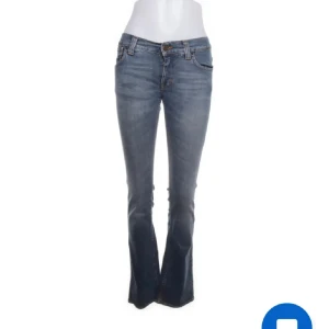 Blå bootcut jeans med låg midja  - Snygga blå bootcut jeans med låg midja från tiger of sweden