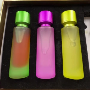 Arabiska parfymer - Starka som håller hela dagen, räcker med ett spray. Den gröna ska lukta likt Juicy Couture, den lila tycker jag luktar sött fruktigt/blommig, gula ska lukta citrus. Vet tyvärr inte noterna så dethär är parfymer för nån som vill testa något nytt och som vågar blind buy. Alla 3 luktar olika noter