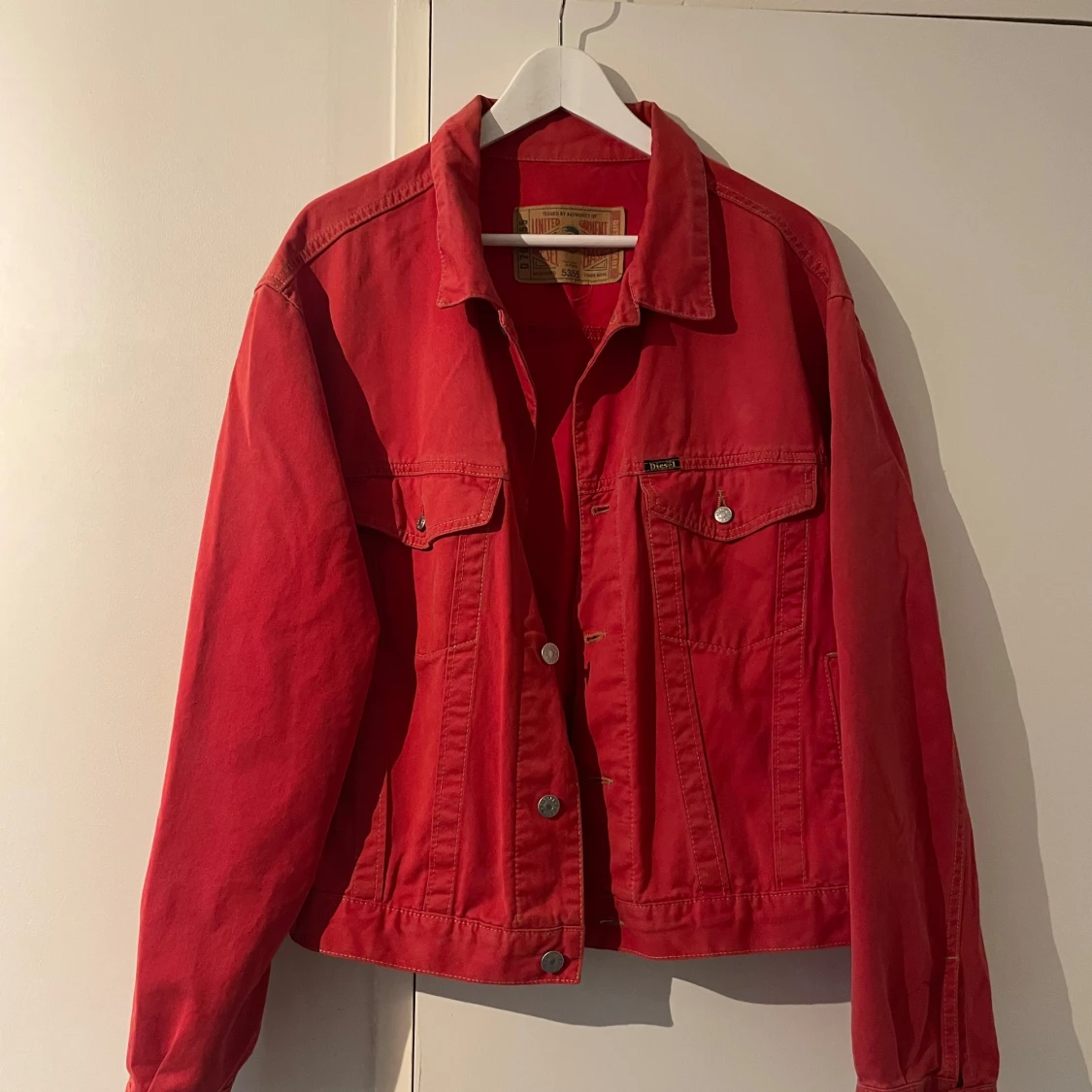 Röd jeansjacka från Diesel