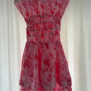 Rosa blommig volangklänning - Lägger upp igen :)