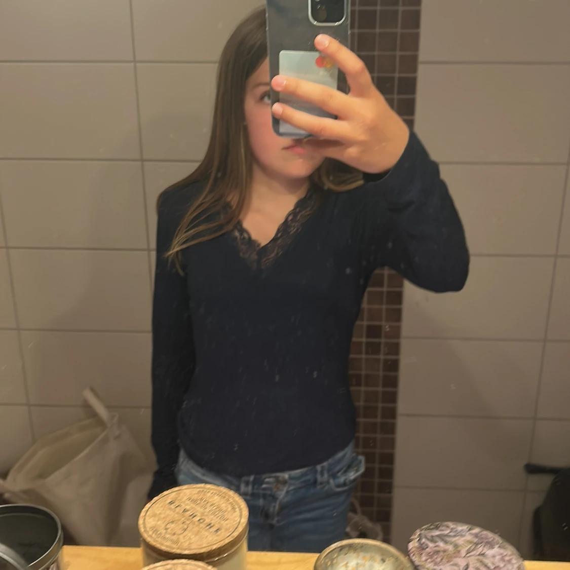 Mörkblå långärmad topp med spets