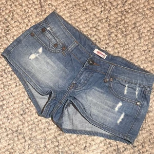 Lågmidjade jeansshorts  - Jättefina, bra skick!
