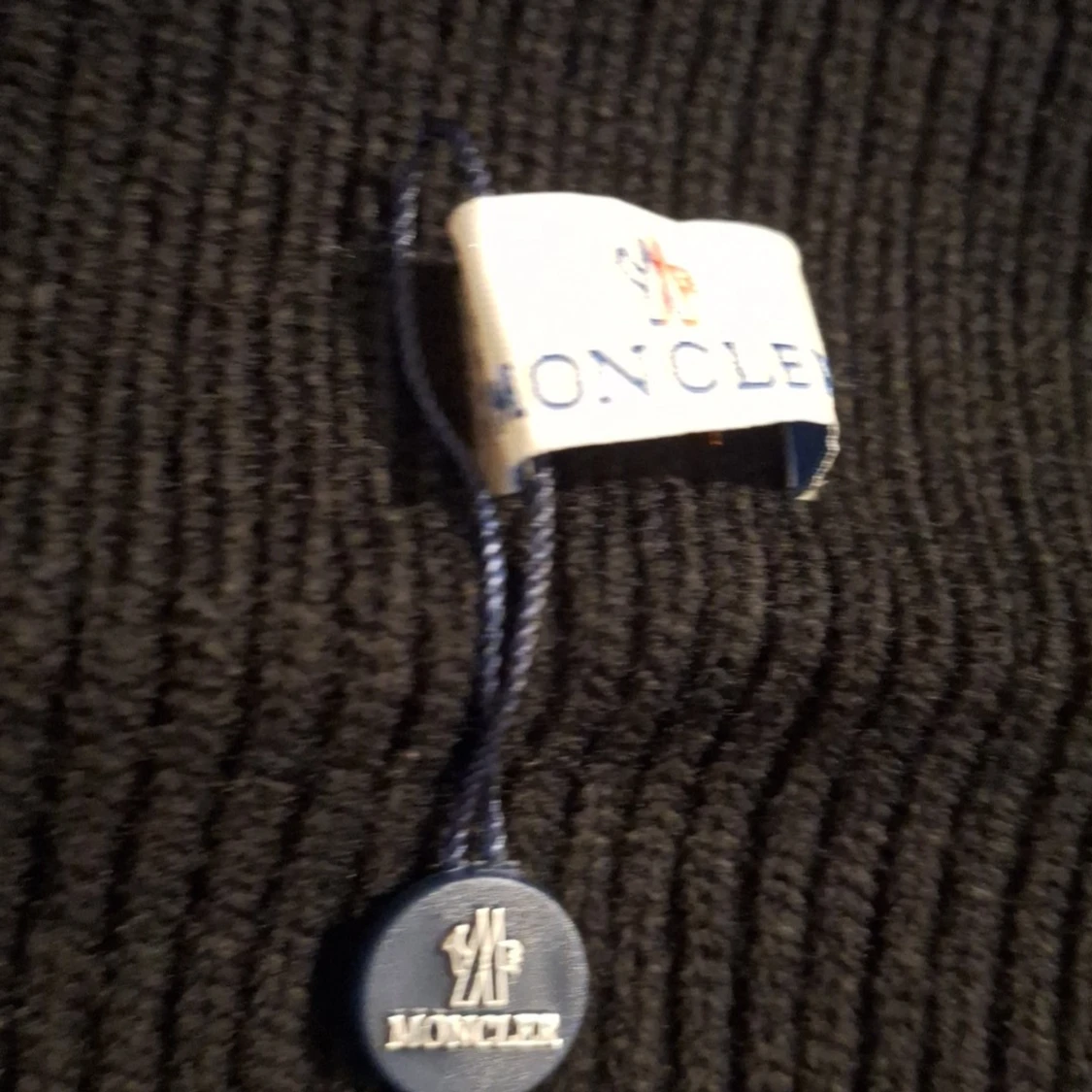 Svart ribbad mössa från Moncler - 3