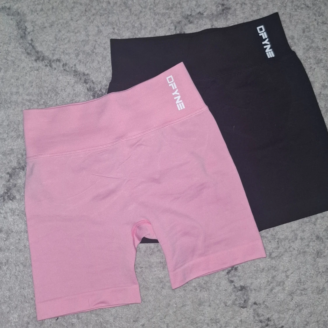  Nya träningsshorts från DFYNE modell inpact,i svart och rosa. - 1
