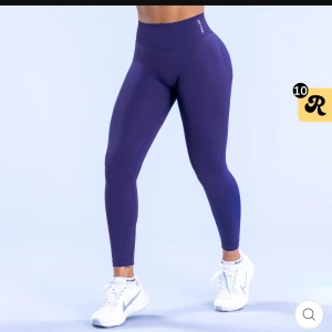 Dfyne  - Mörklila dfyne tights i storlek xs i modellen impact, formar kroppen jätte fint och är jätte sköna att träna i, har endast använt dom 1 gång då dom är försmå för mig, ifrån aliexpress