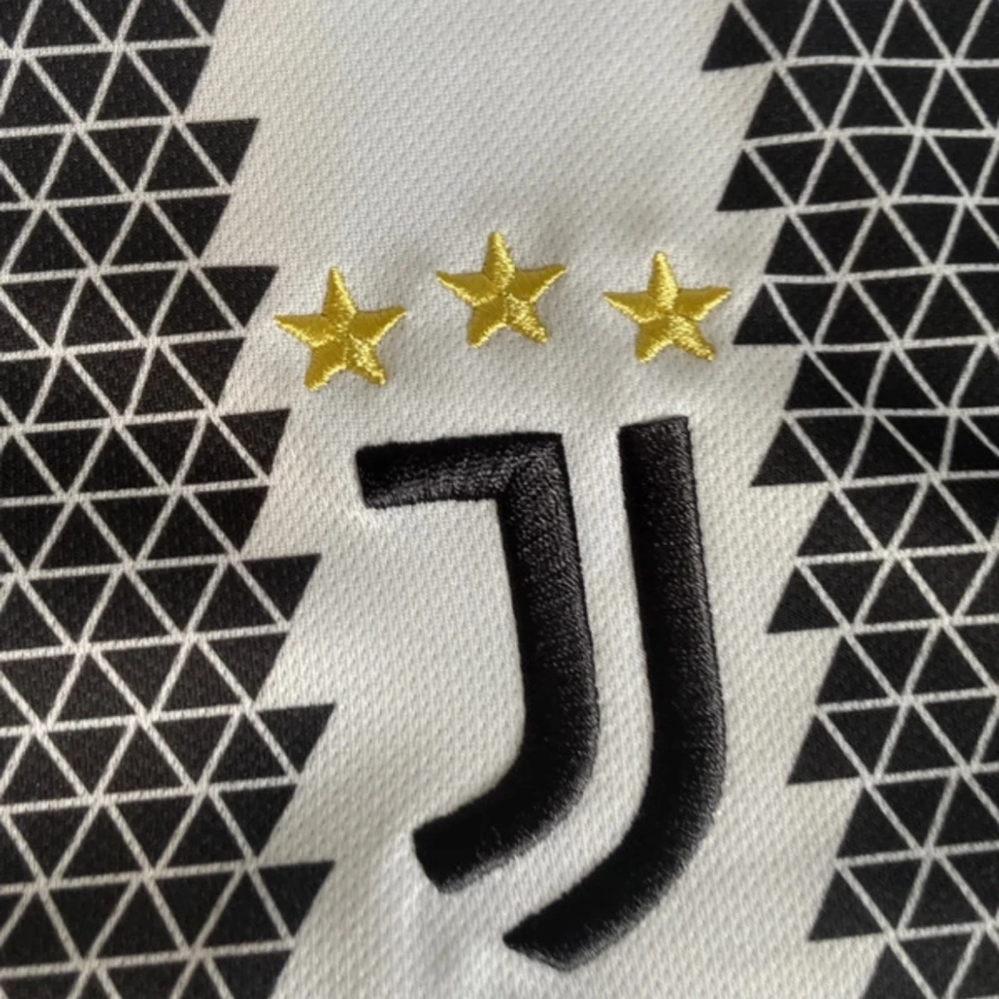 Juventus hemmatröja 2022/23 från Adidas - 1